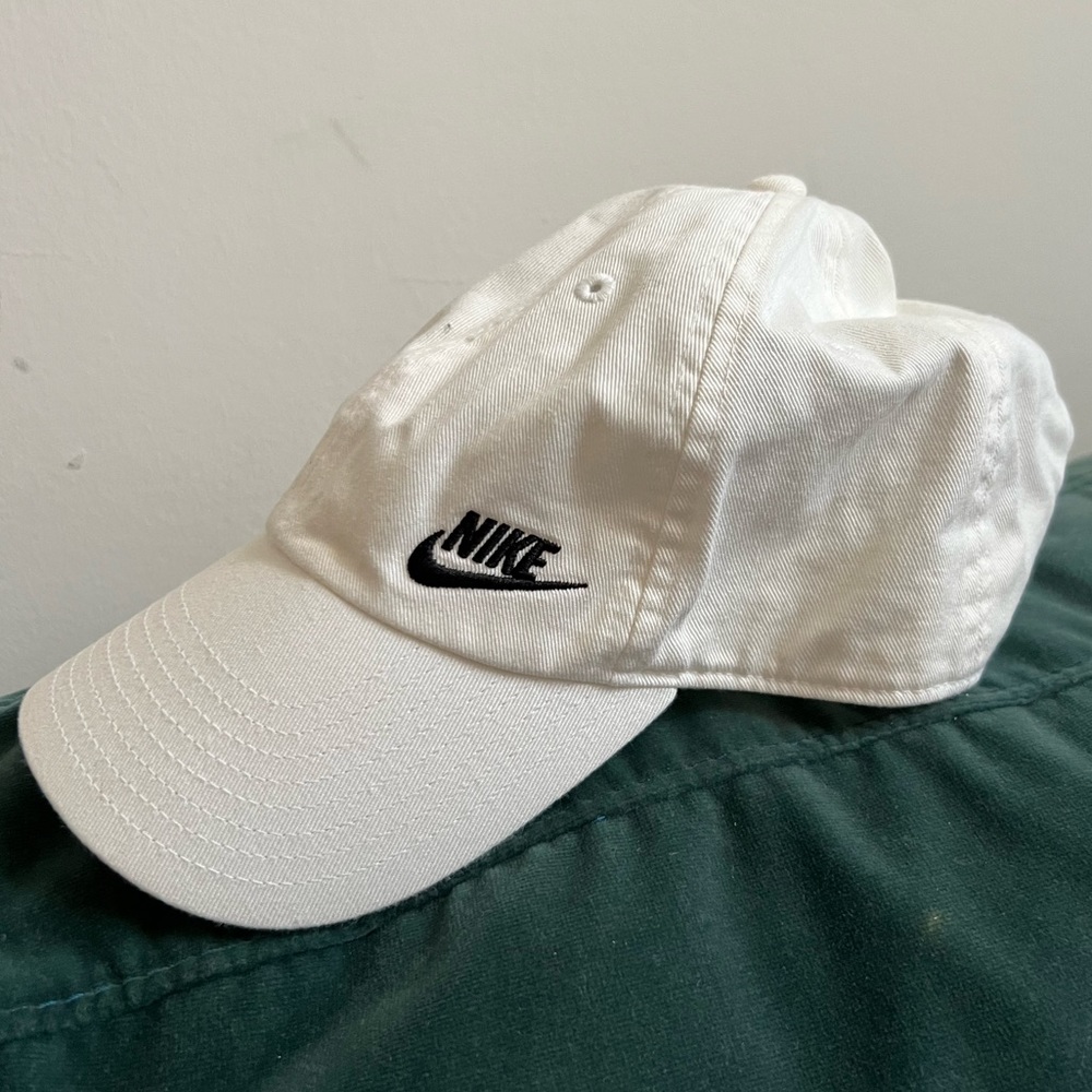 White NIKE Baseball Cap